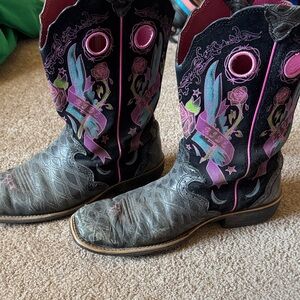 Rare Ariat rodeo baby rocker live to ride